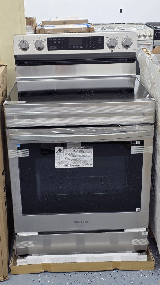 Brand New Samsun Electric Range With Air Fryer Self Cleaning Convection 