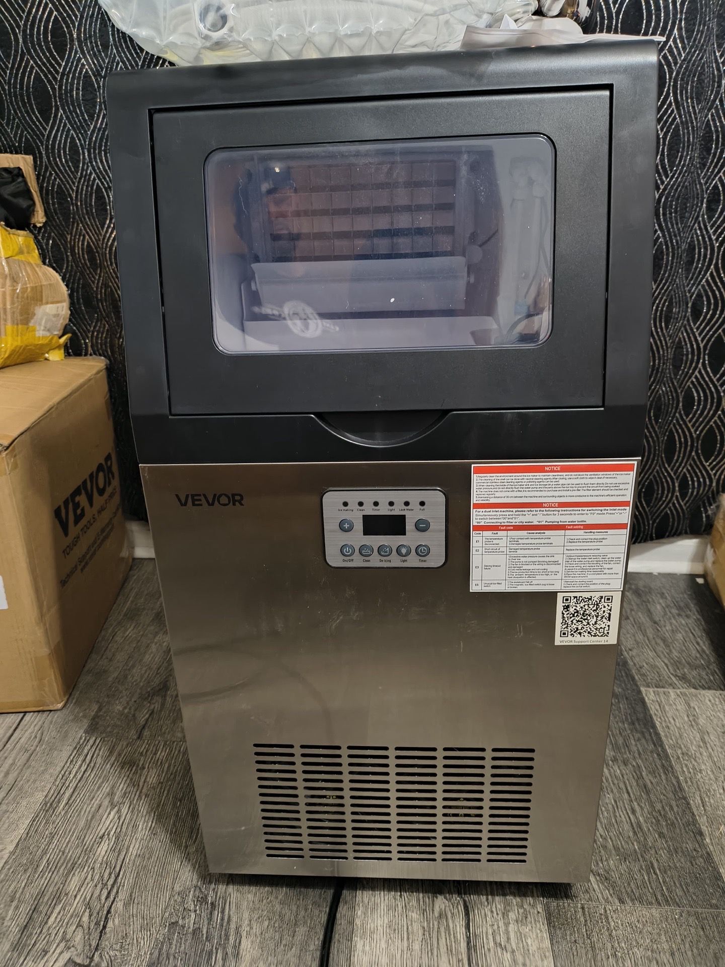 Ice maker machine