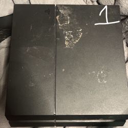3x Ps4s / PS4 Slim 