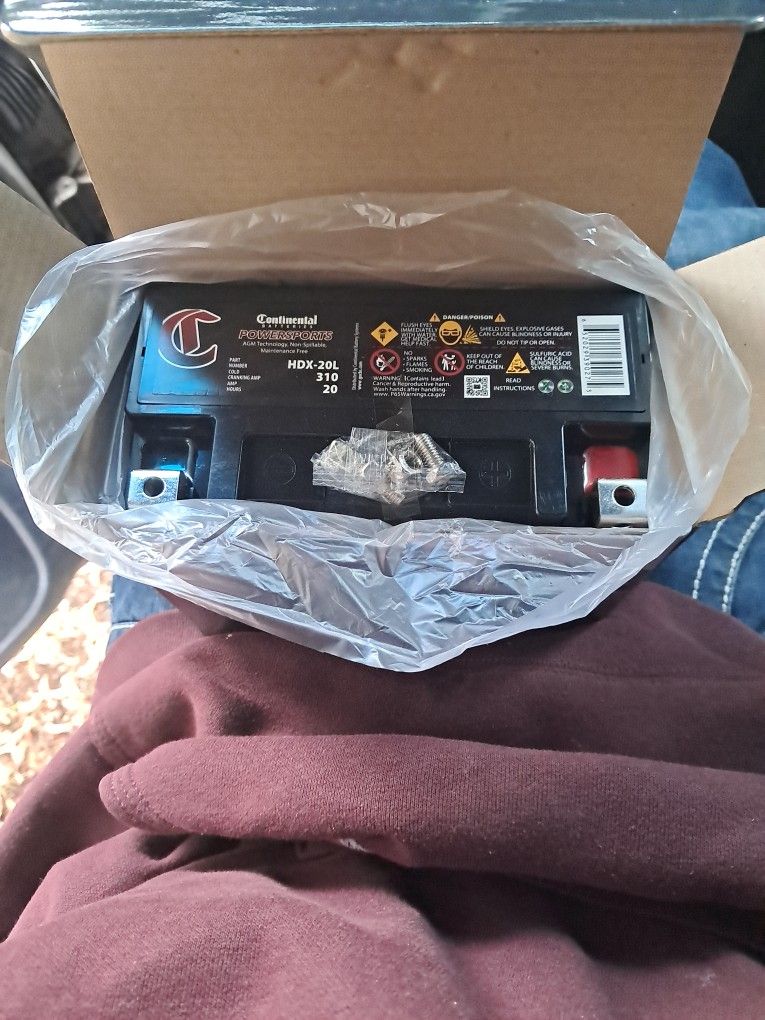 Battery For Harley Davidson And More / New In The Box/