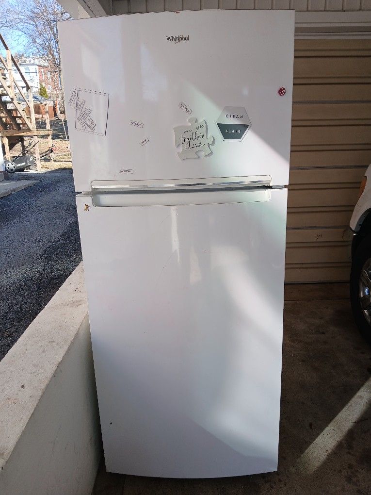 WhirlPool Refrigerator