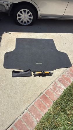 2014 Nissan Versa Genuine Jack And Trunk Cover