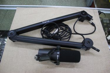 Shure SM7B Cardioid Dynamic Vocal Microphone With Stand