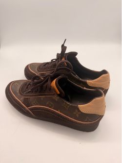 Louis Vuitton Size 7 Men’s Authentic Shoes LV logo, resoled 9 in women’s