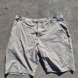 Oakley Take Pro 3.0 golf shorts in a stone gray color, featuring water-resistant, 4-way stretch fabric for enhanced range of motion.