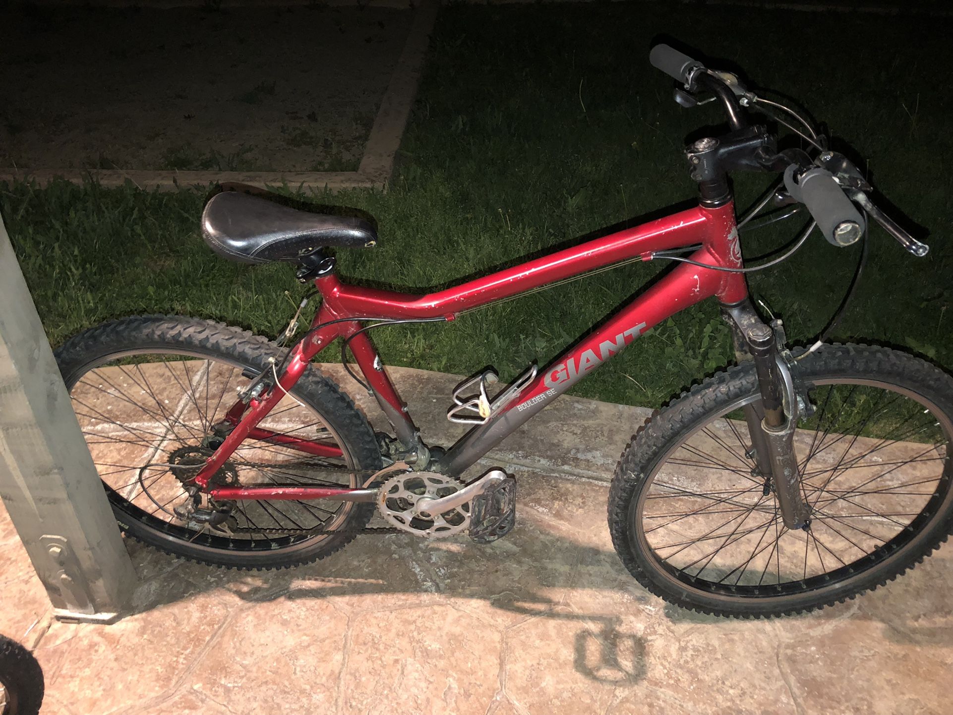 26” Giant Boulder SE MTB Mountain Bike 21 Speed Aluminum Frame