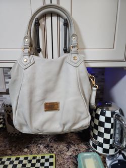 Marc jacob bag off white comes with wallet