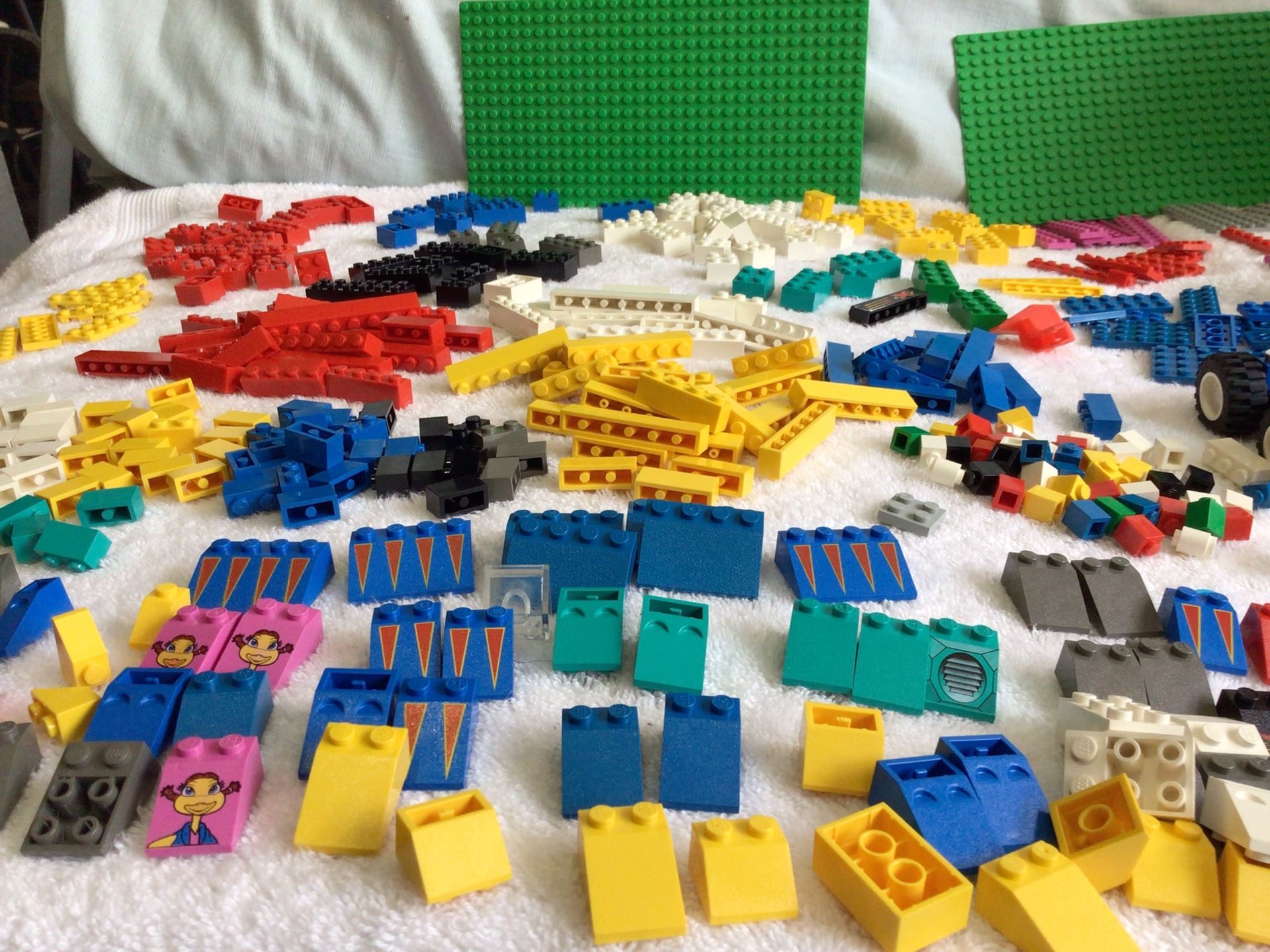 Lego Set Over 500 Pieces Wheels, Windows Plenty Of Parts To Build