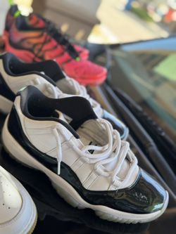 Emerald and white men’s size 11, Jordans