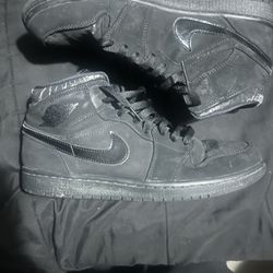 Nike Air Jordan 1 Mid Retro Triple Black