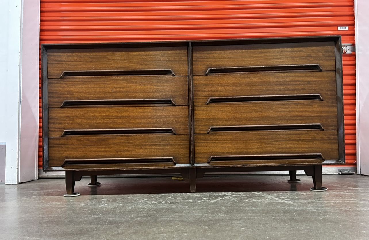 Mid Century 8-drawer Dresser