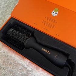 Amika Blowout Brush 2.0