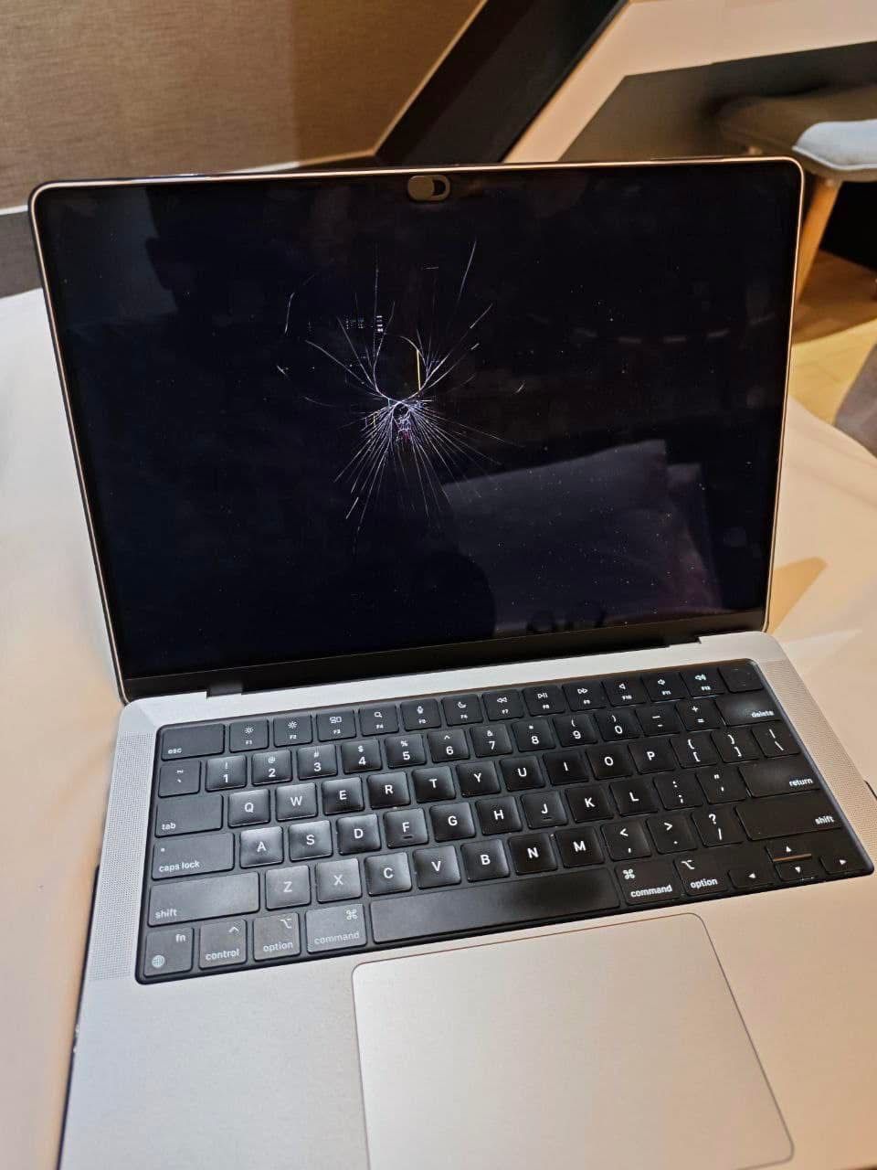 💻✨ MacBook Screen Repair – Pro & Air Models!