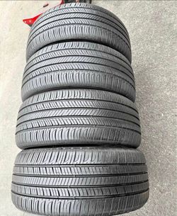 235/55/17 Hankook 📍📍 Vendo un set de llantas con 80% de vida las 4 📍🌟