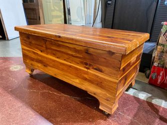 LANE Vintage Solid Cedar Blanket Chest