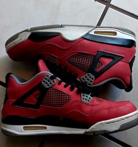 Jordan 4 Retro Toro Bravo