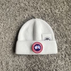 Cnada Goose Beanie (white)