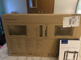 INSIGNIA 32 Inch TV with TV Mount