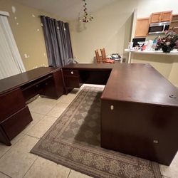 Computer Desk  In Wesley Chapel