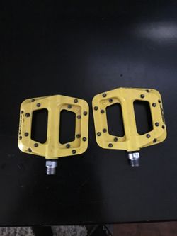 Yellow race face pedals