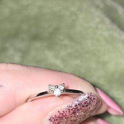 10K White Gold Heart Ring 