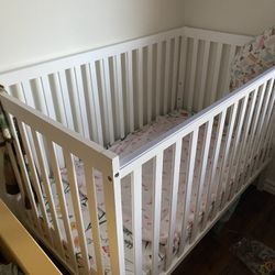 White Crib - With Clean Mattress - Like New