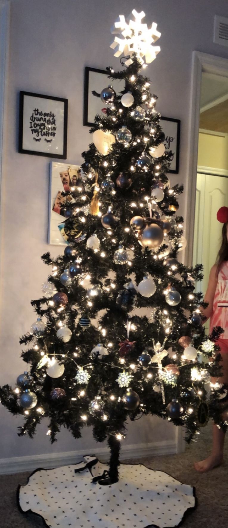 How many lights go on a 6ft christmas tree