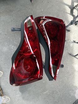 2011 Infiniti two door coupe G 37 tail lights
