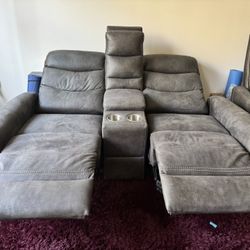 MALIA POWER RECLINING CONSOLE LOVESEAT W/USB