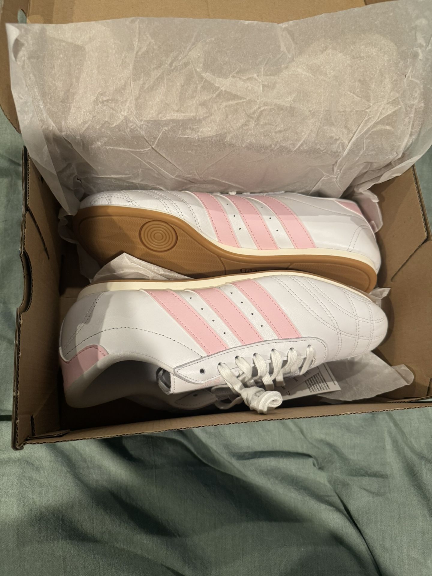 NEW Women’s Adidas 9.5W