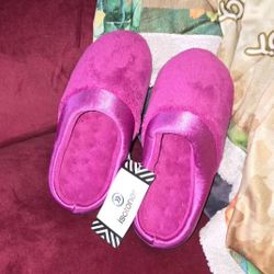 Isotoner Brand New Indoor Or Outdoor Slippers VERY WARM!!