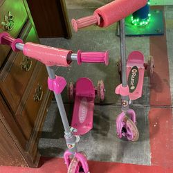 2 Razor Scooters Pink