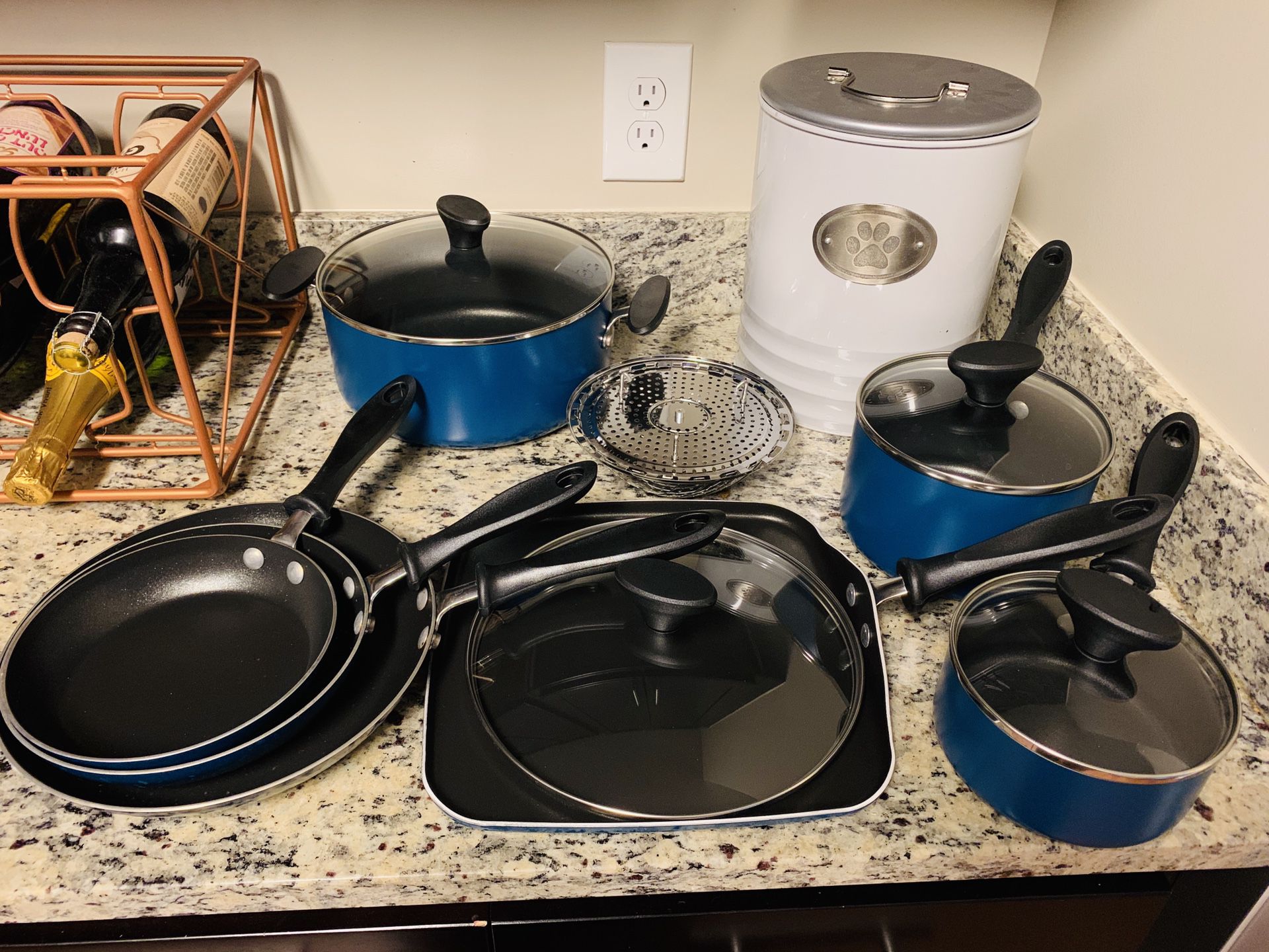 Farberware Cookware Set- Like New