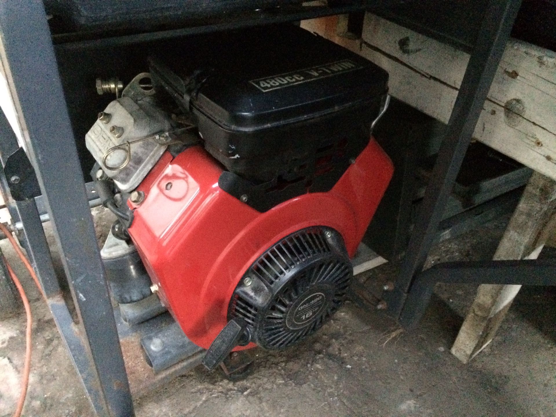 Craftsman 8000 watt generator with generac 480cc v- twin engine