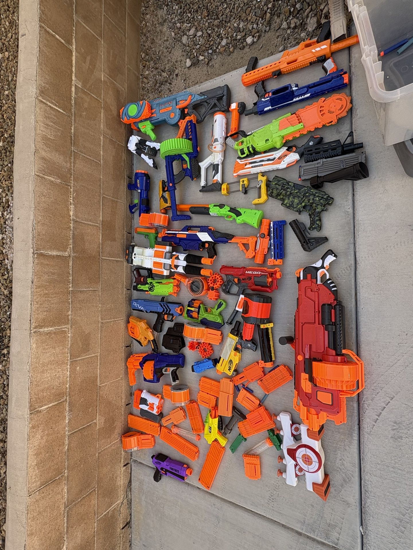 Selling Nerf Gun Lot. Tons Of Bullets As Well