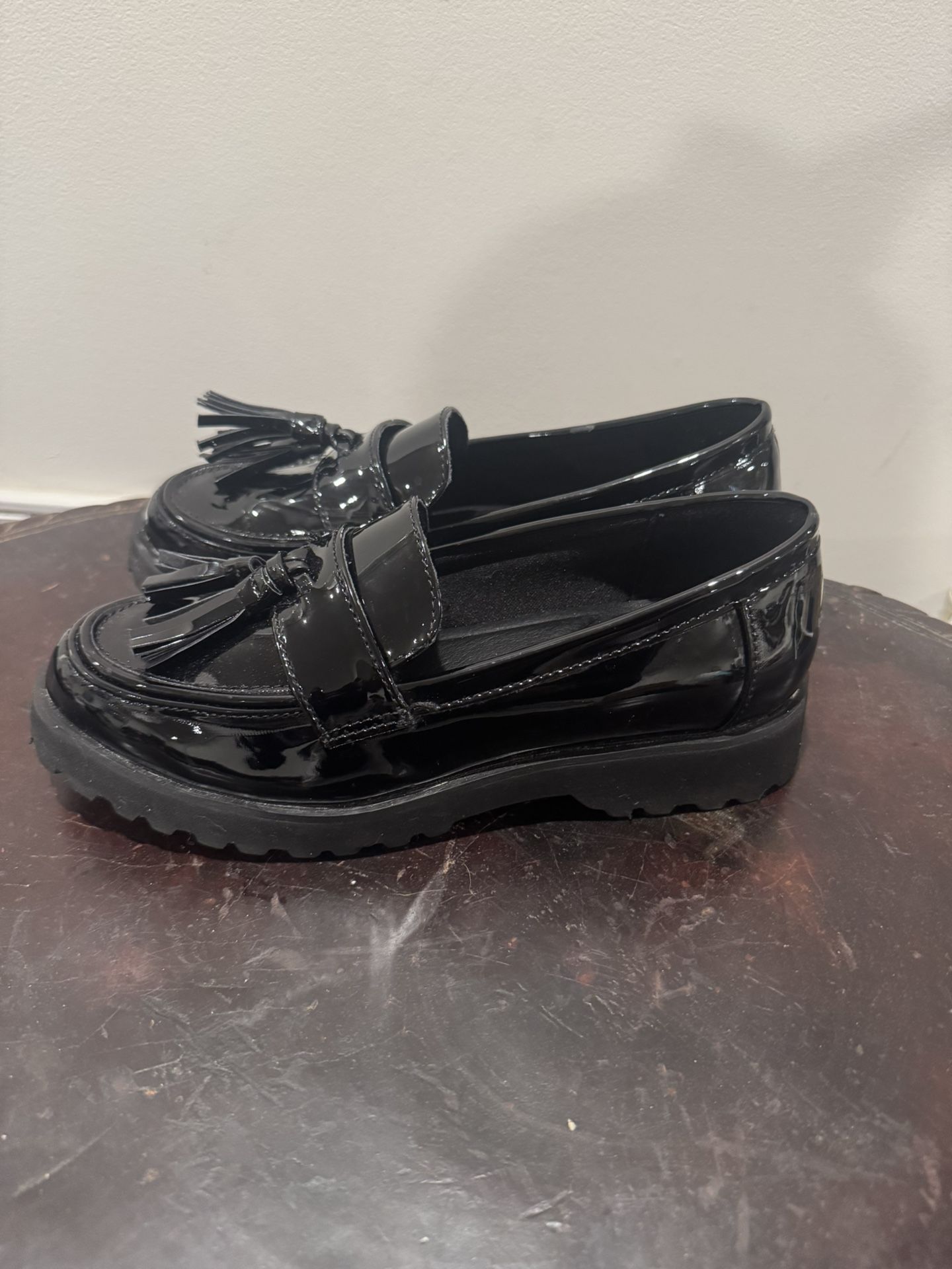 Women’s Jones New York Shiny Black Loafers size 6