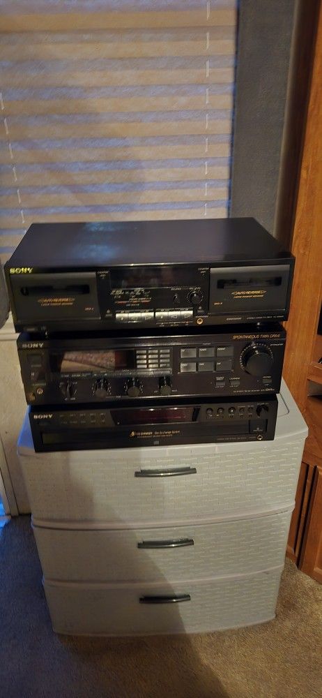 Like New Sony Entertainment Unit