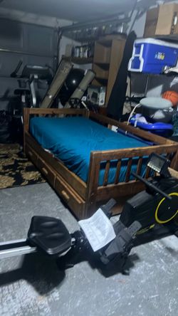 We also have a trundle bed with mattress included if you want if you don’t, you can toss it or leave them make an offer also circuit Fitness rolling m