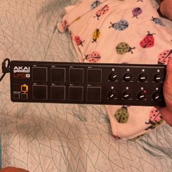 AKAI LPD 8 (Laptop Pad Controller)
