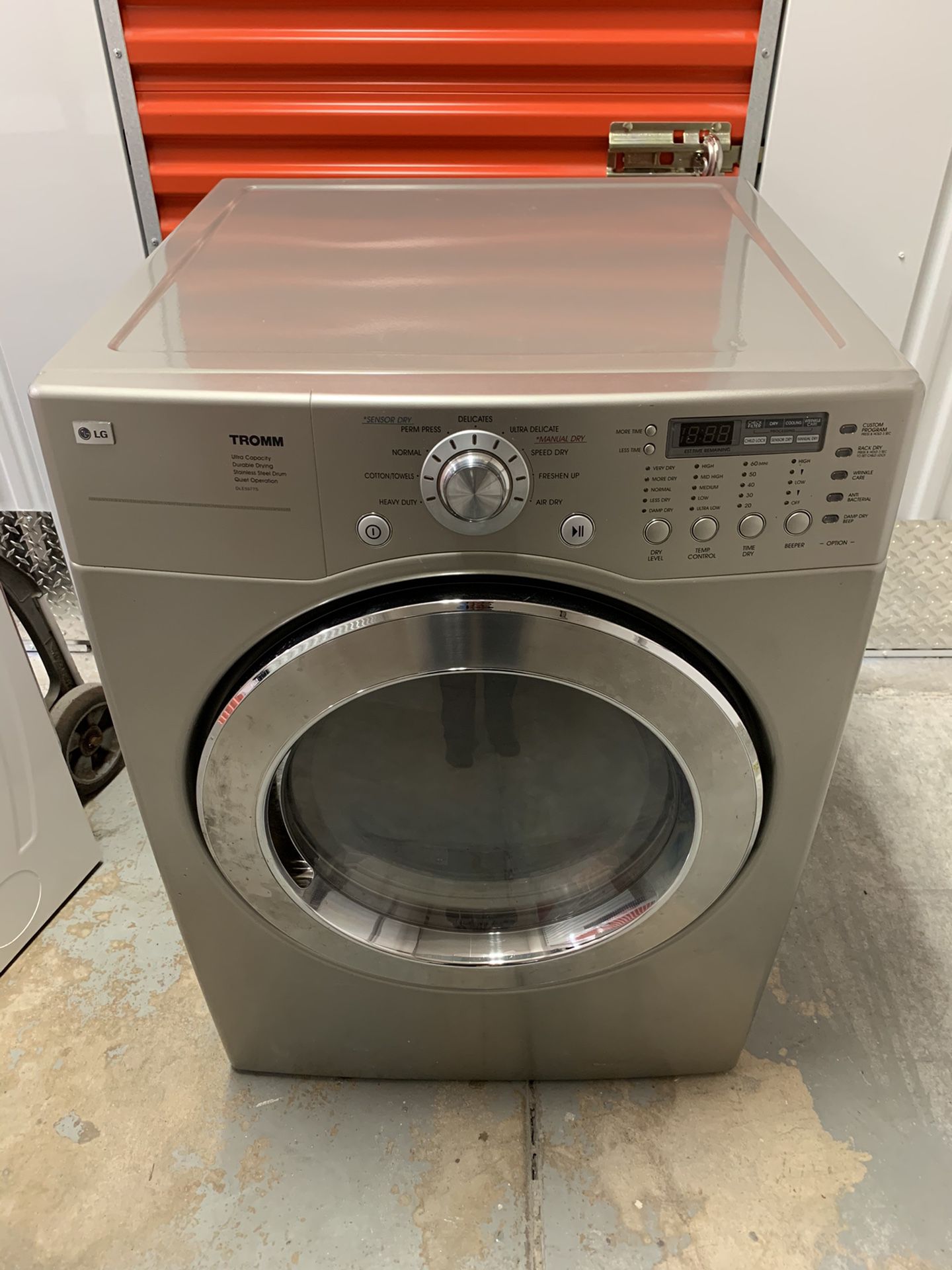 LG dryer in very good condition 30 days warranty