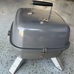 Pampered Chef 2719 Indoor Electric / Outdoor Charcoal Portable Grill