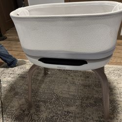 Graco SmartSoothe Newborn Bassinet
