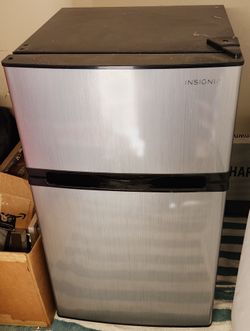 Insignia - 3.0 Cu. Ft. Mini Fridge with Top Freezer