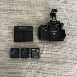 Olympus OM-D E-M1 Mark II + RARE SmallRig Half Cage + HDMI Lock + 3x BLH-1