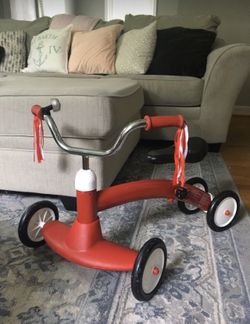 Radio Flyer Scoot About