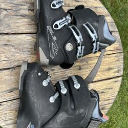Lange CRL 70 ski boots.
