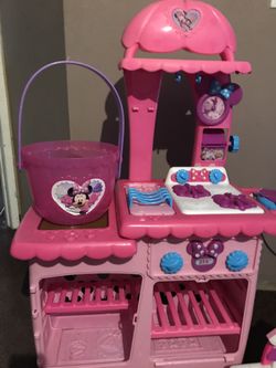Minnie mouse play kitchen