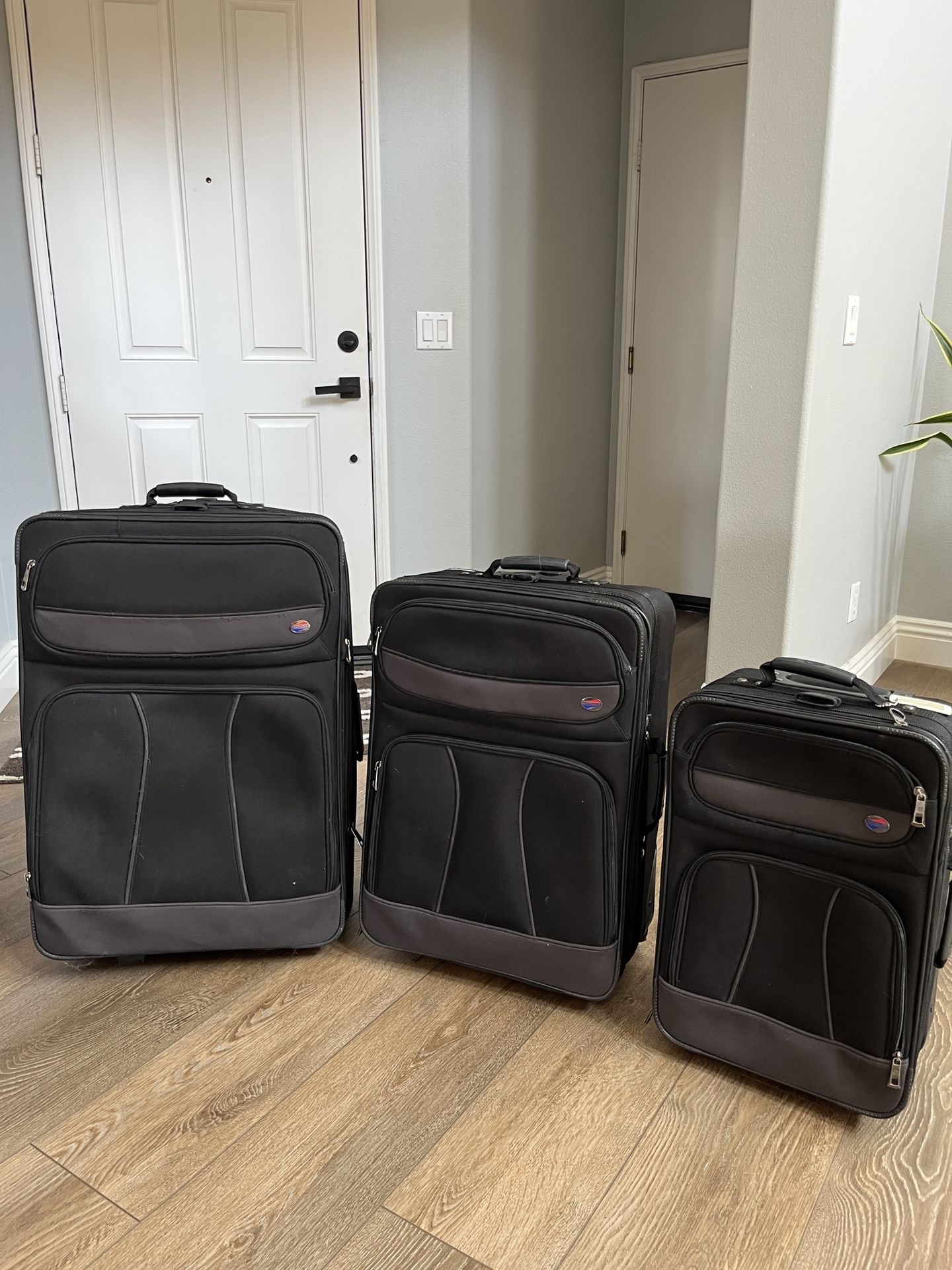 American Tourister Luggage Set