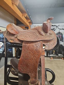 Circle trail saddle