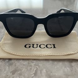 Woman’s Gucci Sunglasses 